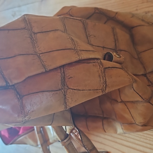 Dooney & Bourke travel bag. - Picture 5 of 8